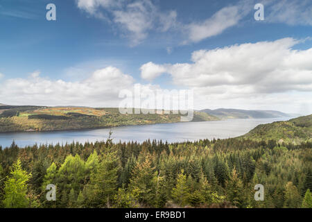 Loch Ness-Blick vom Farigaig in Schottland. Stockfoto