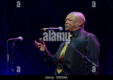 Turin, Italien, 29. Mai 2015. Südafrikanische Jazzmusiker Hugh Masekela in Konzert in Torino Jazz Festival Stockfoto