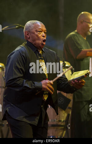 Turin, Italien, 29. Mai 2015. Südafrikanische Jazzmusiker Hugh Masekela in Konzert in Torino Jazz Festival Stockfoto