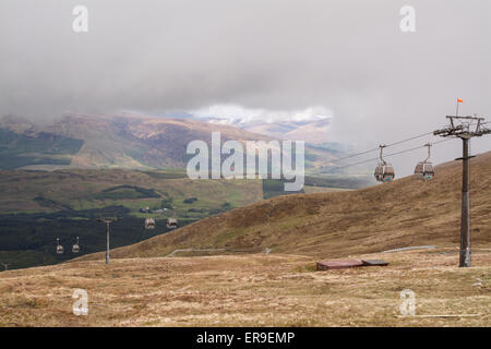 Nevis Range Gondel, Aonach Mor, Fort William, Schottland - ein Bruch in den Wolken Stockfoto