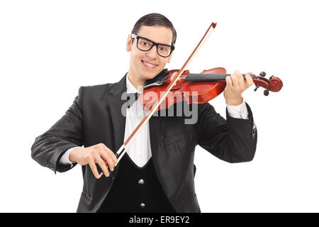 Fröhliche junge Geigerin spielen eines akustischen Violine isoliert auf weißem Hintergrund Stockfoto