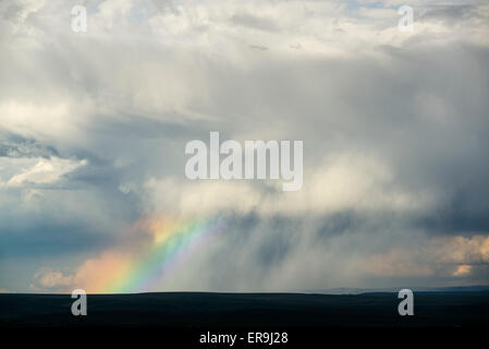 Gewitterwolke und Regenbogen über Oregons Wallowa Valley. Stockfoto