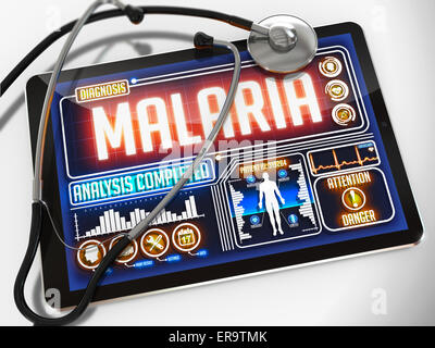 Malaria - Diagnose auf dem Display des medizinische Tablet und einem schwarzen Stethoskop auf weißem Hintergrund. Stockfoto