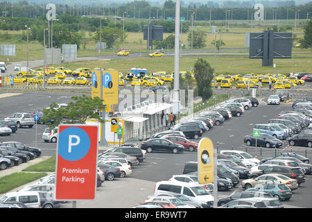 Parken Ferenc Listz internationalen Flughafen Budapest Ungarn Stockfoto