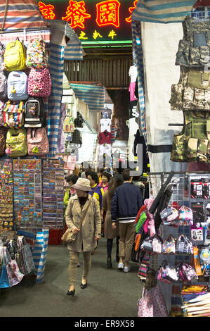 Dh Ladies Market Mong Kok Hong Kong Menschen zu Fuß durch die Nacht Markt mongkok Tung Choi Street Märkte Abschaltdruck Stockfoto