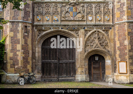 Großbritannien, England, Cambridge.  Das große Tor, Eingang am Trinity College gründete 1546 von Heinrich VIII. Stockfoto