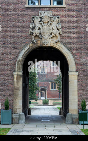 Großbritannien, England, Cambridge.  Tor zum St. Johns College. Stockfoto