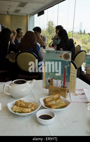 Dh RESTAURANT HONG KONG Tabelle Dim Sum Gerichte Teekanne China chinesische Familie essen Essen Restaurant Stockfoto
