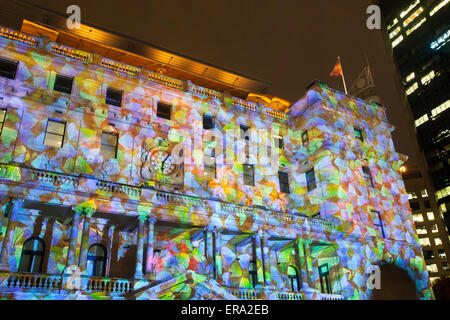 Sydney, Australien. 30. Mai 2015. Künstlergruppe Spinifex Projekt Lichtbilder von Sydneys Flora und Fauna auf das Gesicht des Customs House, Sydney Circular Quay Credit: model10/Alamy Live-Nachrichten Stockfoto