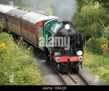 Southern Railway Schulen Klasse 925 "Cheltenham" Köpfe aus Kidderminster an der Severn Valley Herbst Gala 2013, Worcestershi Stockfoto