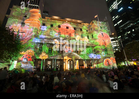 Sydney, Australien. 30. Mai 2015. Künstlergruppe Spinifex Projekt Lichtbilder von Sydneys Flora und Fauna auf das Gesicht des Customs House, Sydney Circular Quay Credit: model10/Alamy Live-Nachrichten Stockfoto