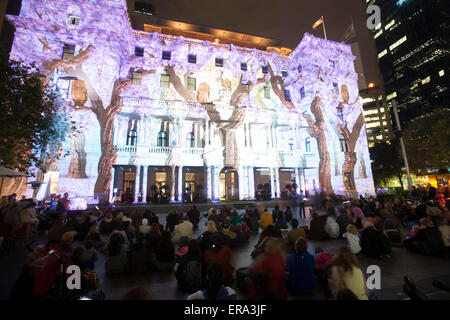 Sydney, Australien. 30. Mai 2015. Künstlergruppe Spinifex Projekt Lichtbilder von Sydneys Flora und Fauna auf das Gesicht des Customs House, Sydney Circular Quay Credit: model10/Alamy Live-Nachrichten Stockfoto