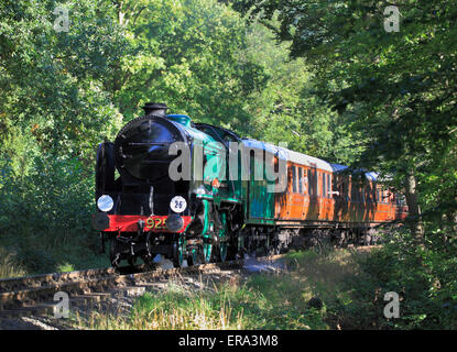 Southern Railway Schulen Klasse 925 "Cheltenham" dampft durch Trimpley auf die Severn Valley Herbst Gala 2013, Worcestershire, E Stockfoto