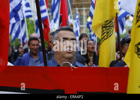 Athen, Griechenland. 29. Mai 2015. Golden Dawn Sympathisanten reden hören und Parolen schreien. Rechtsradikale Partei Golden Dawn Kundgebung eine in Athen, Erinnerung an dem Fall von Konstantinopel und dem Tod des letzten byzantinischen Kaisers Constantine XI Palaiologos im Jahre 1453. Seine Legende erklären, dass er Constantinople für das Christentum wieder erobern wird. © Michael Debets/Pacific Press/Alamy Live-Nachrichten Stockfoto