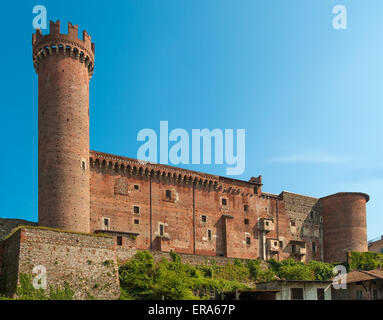 Italien Piemont Canavese Via Francigena Ivrea Schloss des XIV. Jahrhunderts; auch bekannt als das Schloss von den roten Türmen Stockfoto