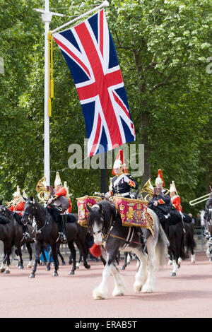 Montierten Band der Household Cavalry an Trooping die Farbe Quecksilber Drum Horse von der Leibgarde und Blues and Royals Stockfoto