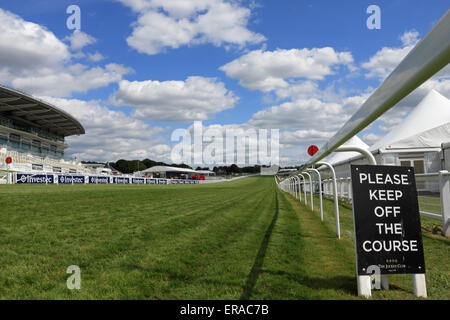 Epsom Downs, Surrey, England. 30. Mai 2015. Eine Woche vor dem Ausführen von The Derby gehen sucht die Rennstrecke makellos in Epsom Downs, Surrey. Die Vorbereitungen sind im Gange für das Rennen in Epsom kommenden Samstag 6. Juni zur neuen Zeit von 16:30. Es ist das höchstdotierte Pferderennen Großbritanniens und die renommiertesten des Landes fünf Klassiker und wurde zuerst im Jahre 1780 laufen. Es wird regelmäßig von der Königin und andere Mitglieder der königlichen Familie besucht. Bildnachweis: Julia Gavin UK/Alamy Live-Nachrichten Stockfoto