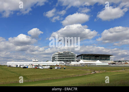 Epsom Downs, Surrey, England. 30. Mai 2015. Eine Woche vor dem Ausführen von The Derby gehen haben Mitglieder der Gemeinschaft reisen Epsom Downs, Surrey ihre traditionelle Position übernommen. Die Vorbereitungen sind im Gange für das Rennen in Epsom kommenden Samstag 6. Juni zur neuen Zeit von 16:30. Es ist das höchstdotierte Pferderennen Großbritanniens und die renommiertesten des Landes fünf Klassiker und wurde zuerst im Jahre 1780 laufen. Es wird regelmäßig von der Königin und andere Mitglieder der königlichen Familie besucht. Bildnachweis: Julia Gavin UK/Alamy Live-Nachrichten Stockfoto