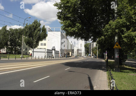 Sonnige Aussicht, östlich von Karmelicka, Umschlagplatz Denkmal, Ghetto Deportation Gebäude und ehemaligen SS-HQ, Stawki Straße, Warschau Stockfoto