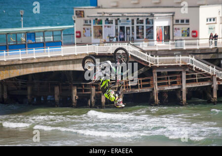 Bournemouth, UK. 30. Mai 2015. Der zweite Tag des Bournemouth Räder Festival - Motocross-Stunts. Bildnachweis: Carolyn Jenkins/Alamy Live-Nachrichten Stockfoto