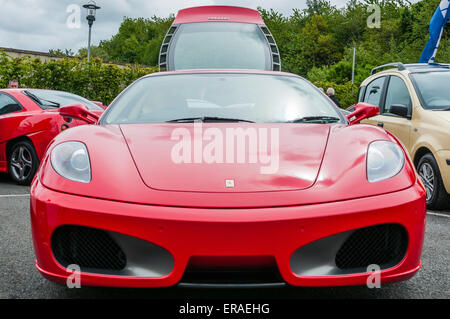 Vorderansicht des einen Ferrari F430. Stockfoto