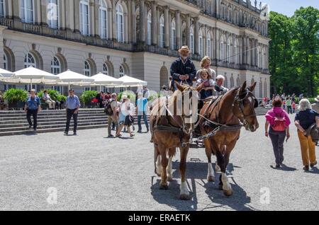 Besuch Herrenchiemsee Palace nachempfunden das Schloss von Versailles durch König Ludwig II., dazu geführt, Ganztages-Tour von München. Stockfoto