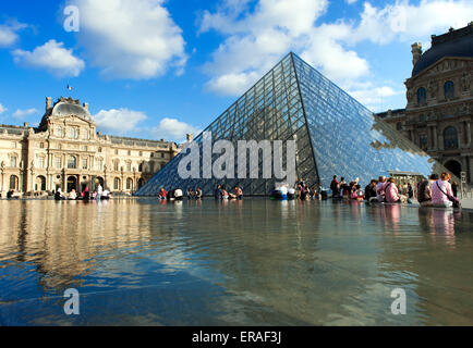 Pyramide im Museum Louvre Paris Il de Paris Frankreich Europa Stockfoto