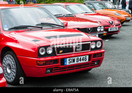 Reihe von italienischen Oldtimern, einschließlich Alpha Romeo, Fiat und Lancia. Stockfoto