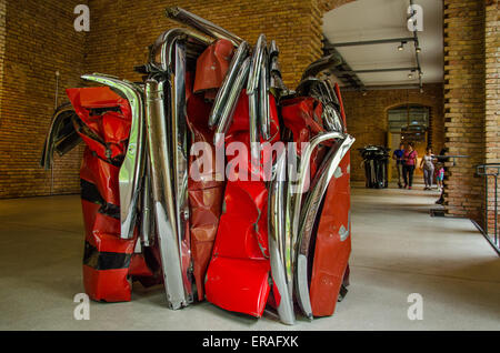 John Chamberlain skulpturale Objekte mit ausrangierten Autoteilen verdreht geschweißte monumentale Formen Stockfoto