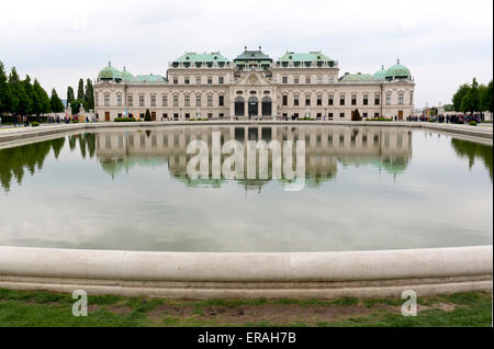 Das Belvedere ist ein historischer Gebäudekomplex in Wien, Österreich, bestehend aus zwei barocke Paläste (obere und untere Belveder Stockfoto