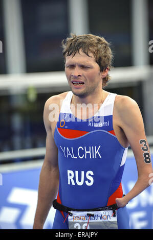 London, UK. 30. Mai 2015. Alexander Yalchik (RUS) nach Beendigung der Herren PT4 Paratriathlon beim Vitality World Triathlon, London. Yalchik gewann Bronze mit einer Zeit von 01:02:20. Bildnachweis: Michael Preston/Alamy Live-Nachrichten Stockfoto