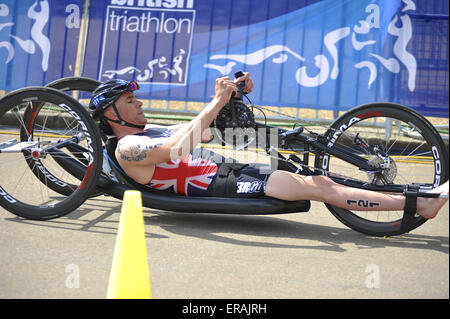 London, UK. 30. Mai 2015. Phil Hogg (GBR) aus der Wechselzone Radfahren, während die Männer PT1 Paratriathlon beim Vitality World Triathlon, London. Hogg gewann Bronze mit einer Zeit von 01:04:18. Bildnachweis: Michael Preston/Alamy Live-Nachrichten Stockfoto