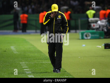 Berlin, Deutschland. 30. Mai 2015. Borussia Dortmund Trainer Juergen Klopp reagiert während der DFB-Pokal (DFB Pokal) letzte Fußballspiel gegen den VfL Wolfsburg in Berlin, Deutschland, am 30. Mai 2015. Borussia Dortmund verlor 1-3. © Zhang Fan/Xinhua/Alamy Live-Nachrichten Stockfoto