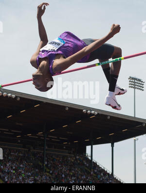 Eugene, USA. 30. Mai 2015. Mutaz Essa Barshim von Katar konkurriert, während die Männer Hochsprung Veranstaltung bei der 2015 IAAF Diamond League in Eugene, USA, am 30. Mai 2015. Mutaz Essa Barshim behauptete den Champion mit 2,41 Meter. © Yang Lei/Xinhua/Alamy Live-Nachrichten Stockfoto