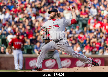 Arlington, Texas, USA. 30. Mai 2015. Boston Red Sox Krug Wade Miley (20) ab, während die Major League Baseball Spiel zwischen den Boston Red Sox und die Texas Rangers im Globe Life Park in Arlington, Texas. Tim Warner/CSM/Alamy Live-Nachrichten Stockfoto