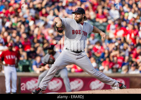 Arlington, Texas, USA. 30. Mai 2015. Boston Red Sox Krug Wade Miley (20) ab, während die Major League Baseball Spiel zwischen den Boston Red Sox und die Texas Rangers im Globe Life Park in Arlington, Texas. Tim Warner/CSM/Alamy Live-Nachrichten Stockfoto