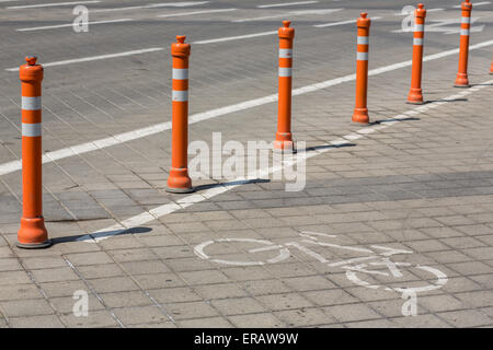 Fahrrad-Schild gemalt auf dem Bürgersteig Stockfoto