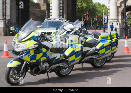 Police Patrol Motorräder mit reflektierenden Battenburg Markierungen Stockfoto