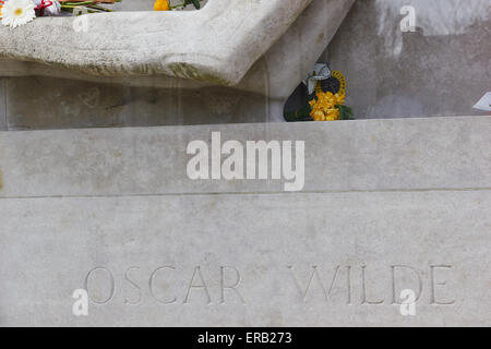 Geflügelte Figur vom Bildhauer Jacob Epstein am Grab des Schriftstellers Oscar Wilde Pere Lachaise Friedhof Paris Frankreich Europa Stockfoto