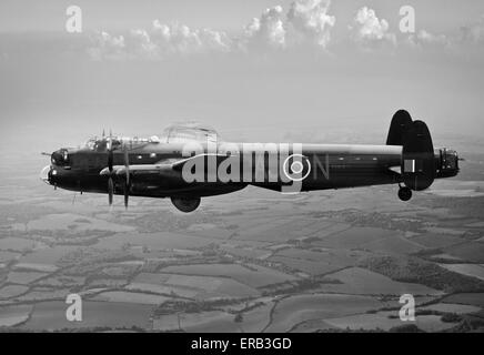Ein speziell angepasstes "Dambuster" Lancaster-Bomber, Typ 464 (Provisioning), ED912/G, codiert AJ-N, wie durch Les Knight geflogen. Stockfoto