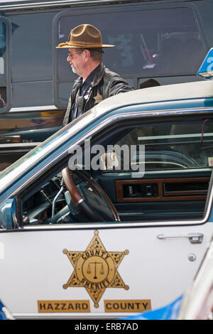 Hazzard County county Sheriff Fleetwood Sixty Special Cadillac Auto und Sheriff in Bournemouth Räder Festival Stockfoto