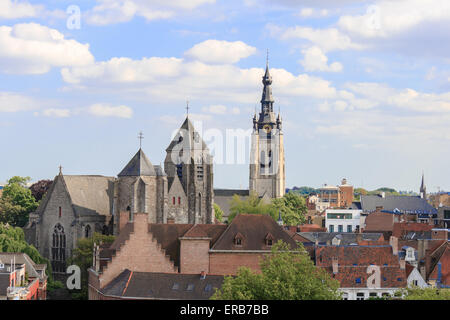 Luftaufnahme der Kirche der Stadt Kortrijk in Flandern, Belgien Stockfoto