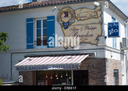 Typisch französischen Boulangerie Patisserie am Hafen d'Envaux Charente Maritime, Frankreich Stockfoto
