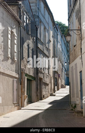 Straßenszene in Saintes Charente Maritime, Frankreich Stockfoto