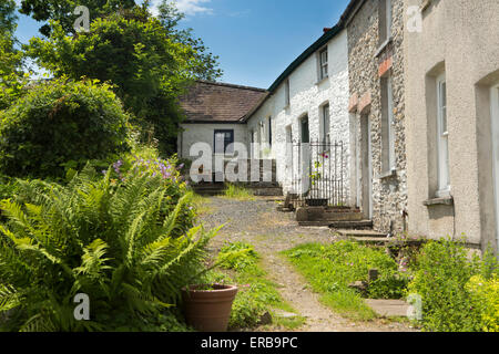 Wales, Carmarthenshire, Llandeilo, Stein gebaut Stadtzentrum Hütten an der George Street Stockfoto