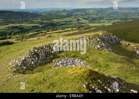 Wales, Carmarthenshire, Mynydd Du, gebrochenen Kalkstein Felsen über über Rhiw Ddu Stockfoto