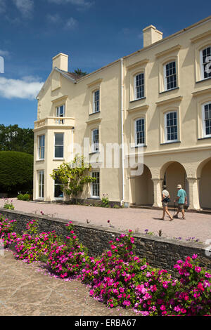 Wales, Carmarthenshire, Llangathen, Aberglasney Haus aus dem Klostergarten Stockfoto