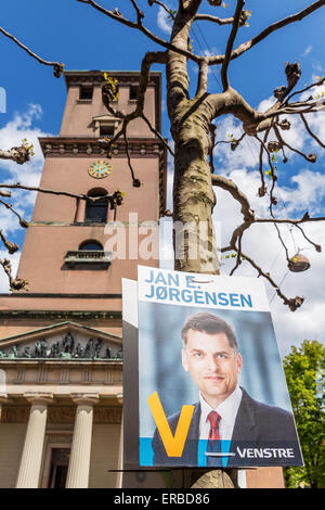 Wahlplakat zur Förderung Jan E. Jørgensen vor der Frauenkirche, Kopenhagen, Dänemark Stockfoto