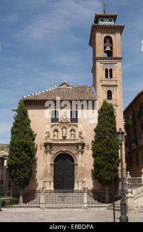 Die Kirche von San Gil und Santa Ana, Granada, Andalusien, Spanien. Stockfoto