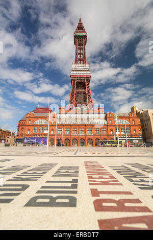 Blackpool, UK. 31. Mai 2015. UK-Wetter: Ein luftig, aber sonnigen Tag in Blackpool, Lancashire. Das Resort hofft für einen sonnigen und heißen Sommer, die Anzahl der Besucher der Stadt am Meer zu steigern.  Bildnachweis: Gary Telford/Alamy live-Nachrichten Stockfoto